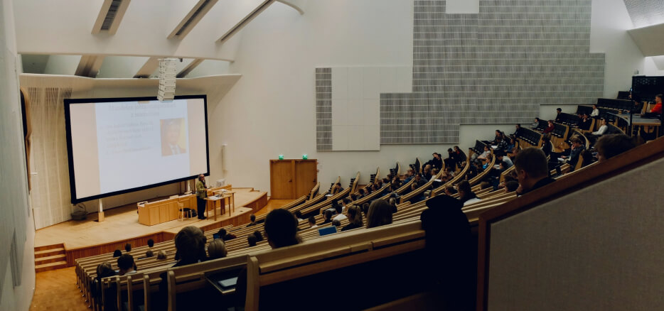 Modern lecture hall at MRUT